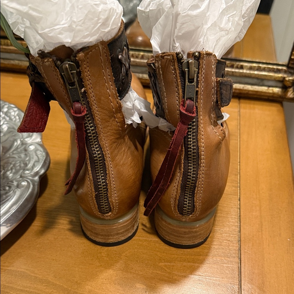 Freebird RANDI-Tan Leather Flats with Western Style Details Straps - Picture 3 of 5